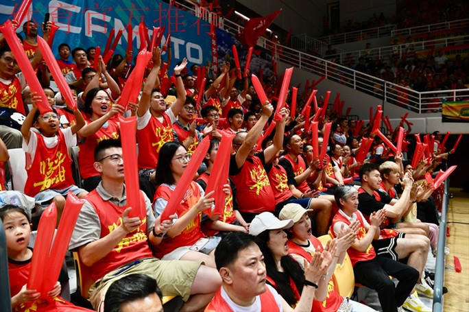 女五联赛浙江临平赛区开赛 揭幕战吸引1500余名球迷助阵 女五联赛浙江临平赛区开赛 揭幕战吸引1500余名球迷助阵